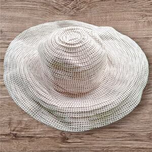 Wallaroo Hat company Scrunchie Sun Hat White w/ Polka Dot Packable Adjustable